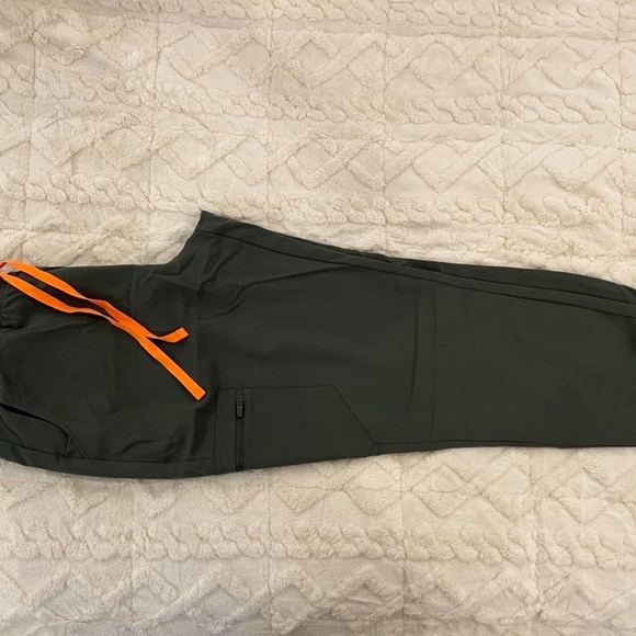 Figs Zamora Jogger Scrub Pants - Large, Moss - Picture 2 of 5